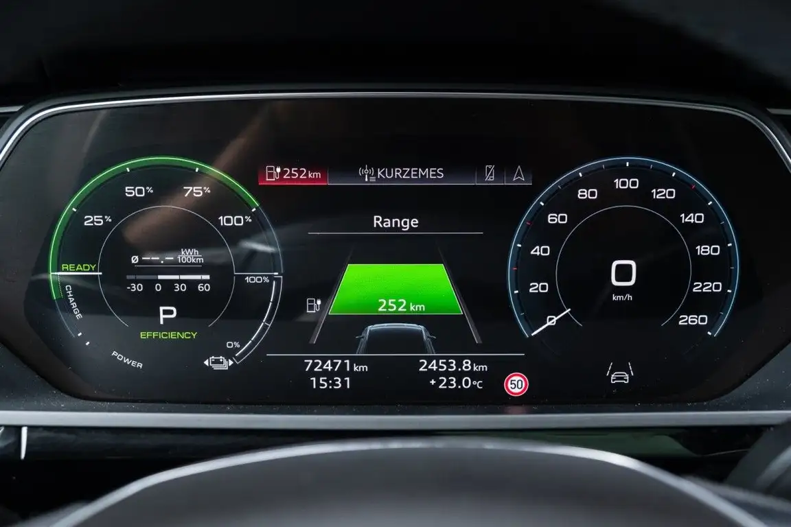 AUDI E-TRON