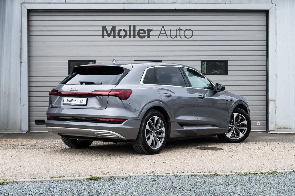 AUDI E-TRON