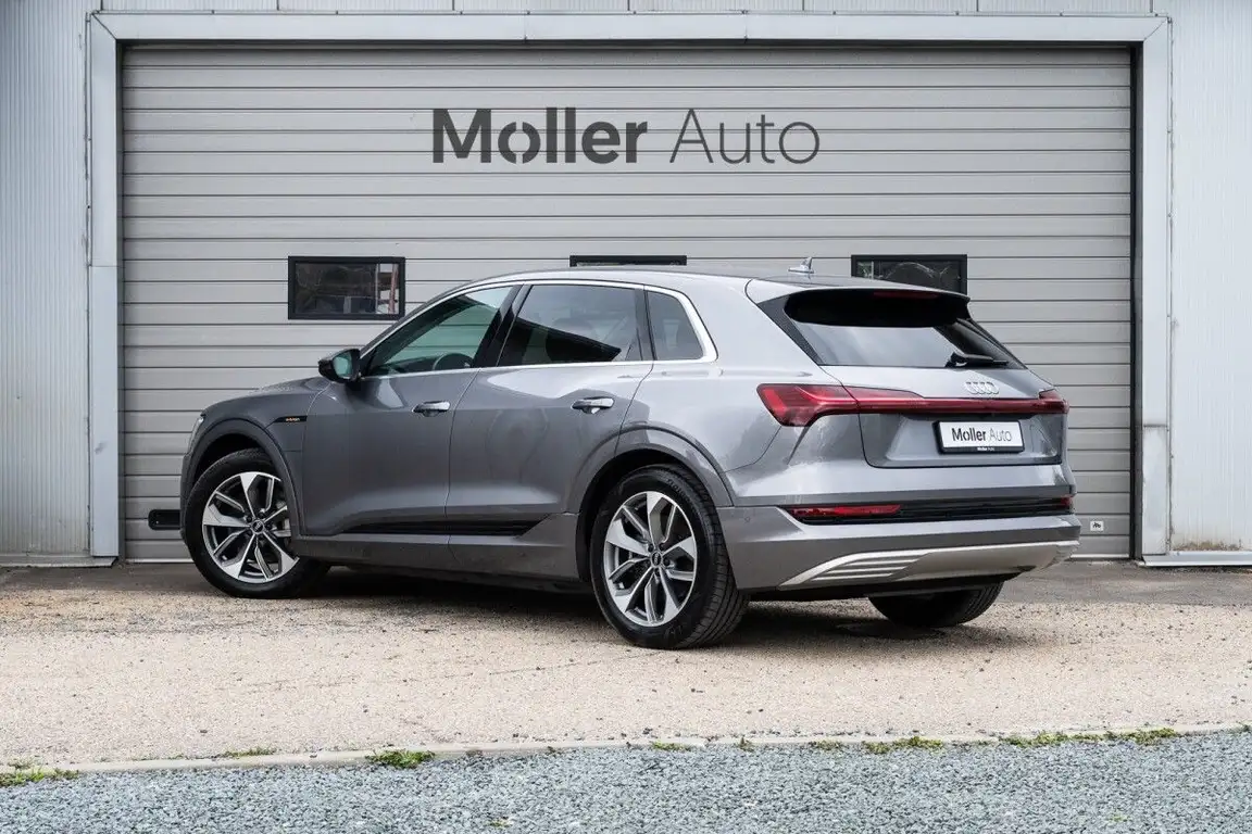 AUDI E-TRON