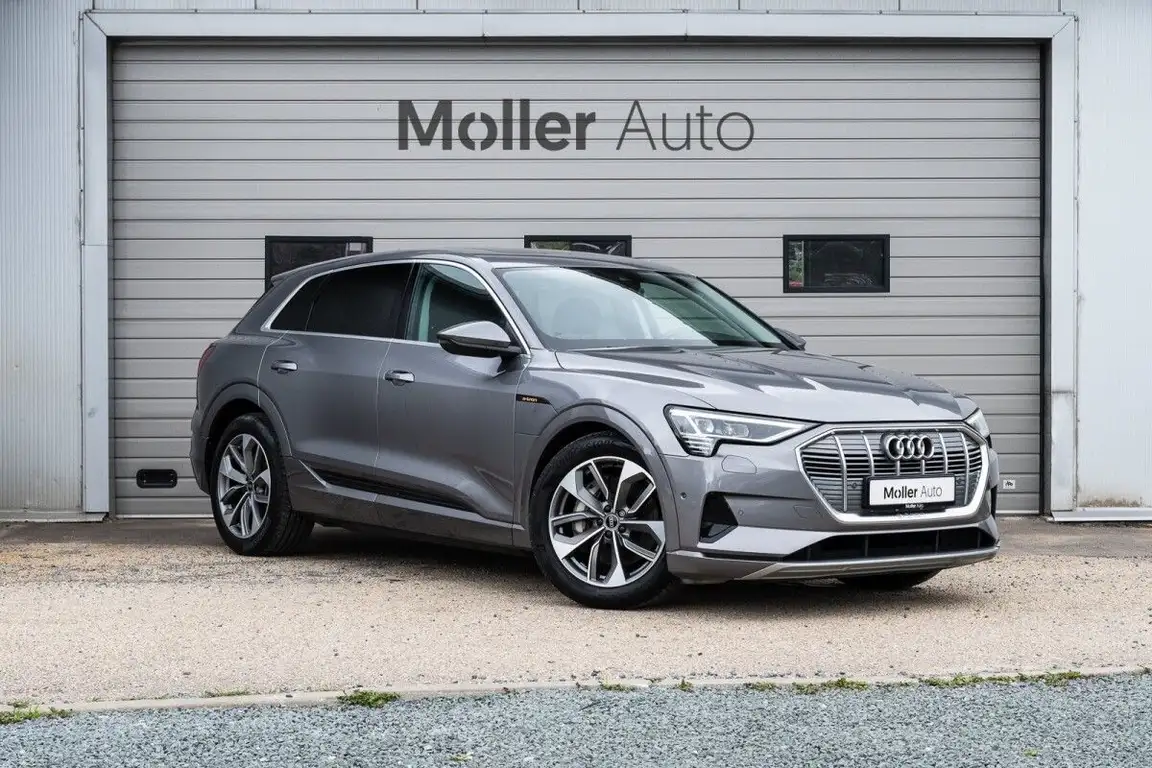 AUDI E-TRON