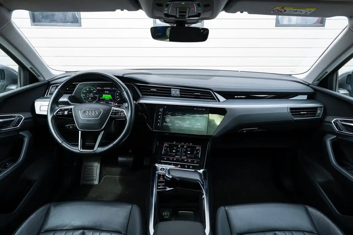 AUDI E-TRON