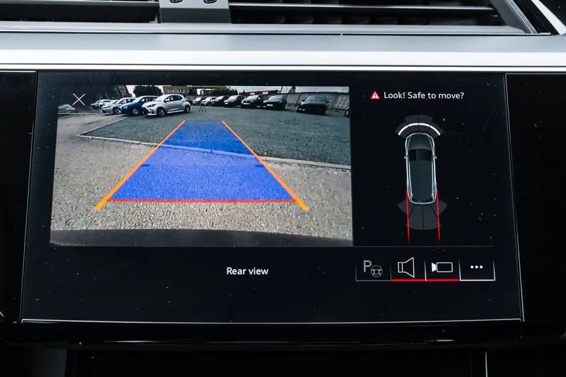 AUDI E-TRON