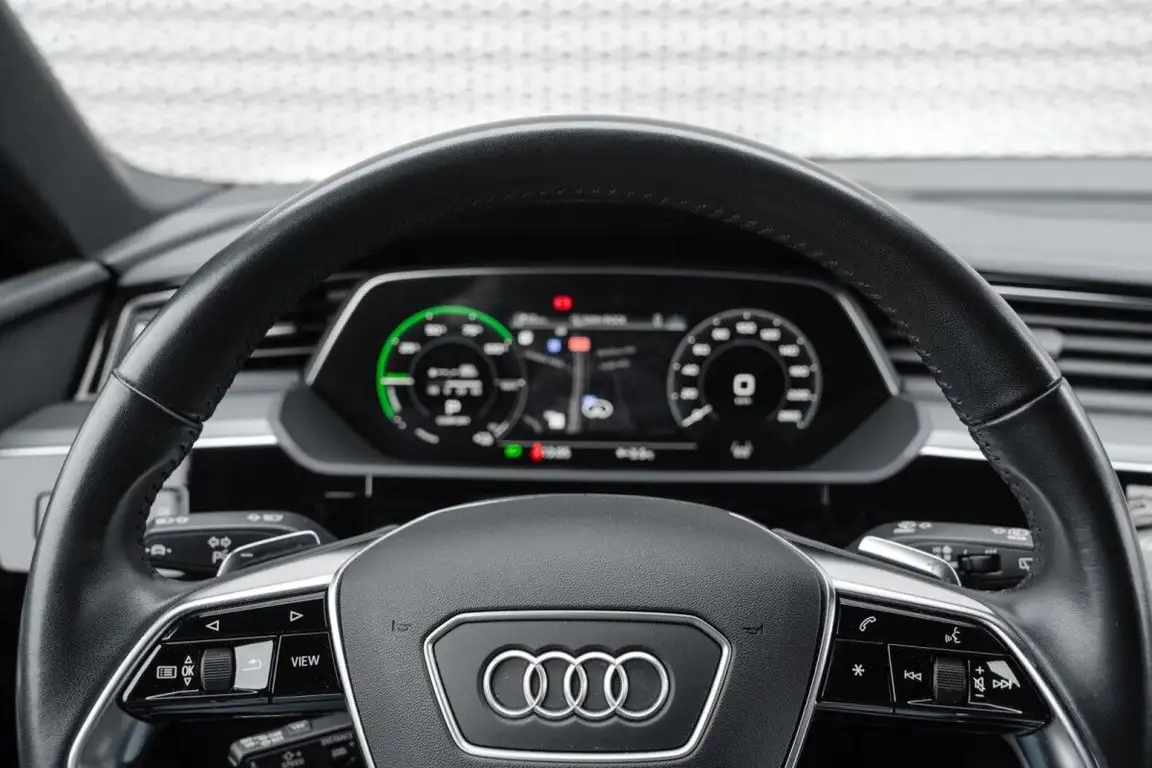 AUDI E-TRON