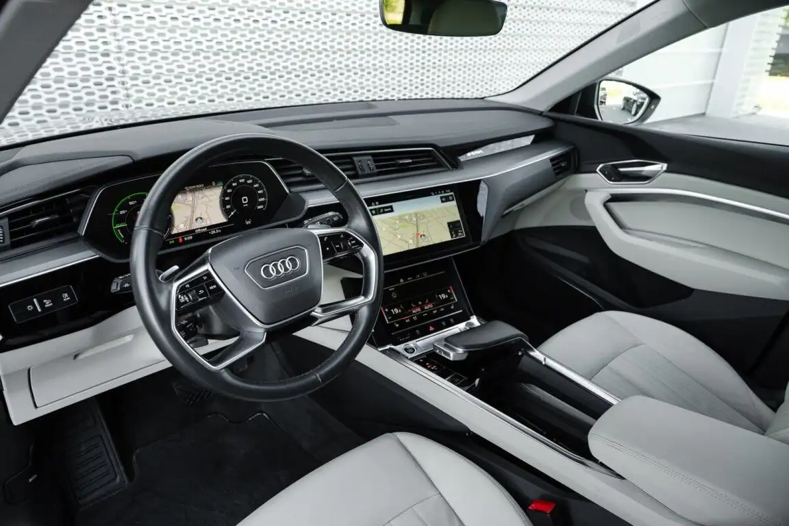 AUDI E-TRON