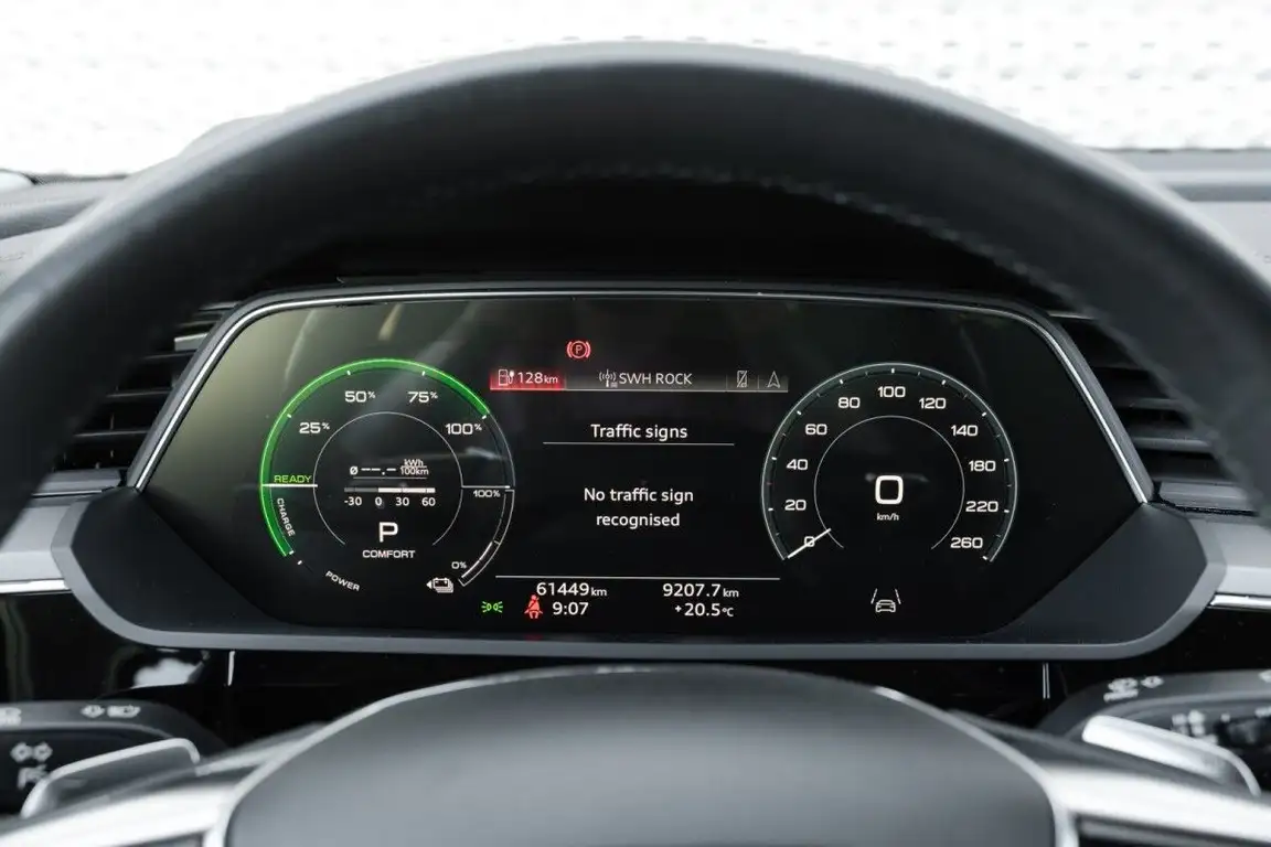AUDI E-TRON