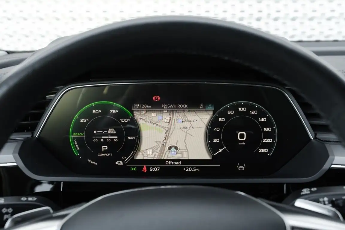 AUDI E-TRON