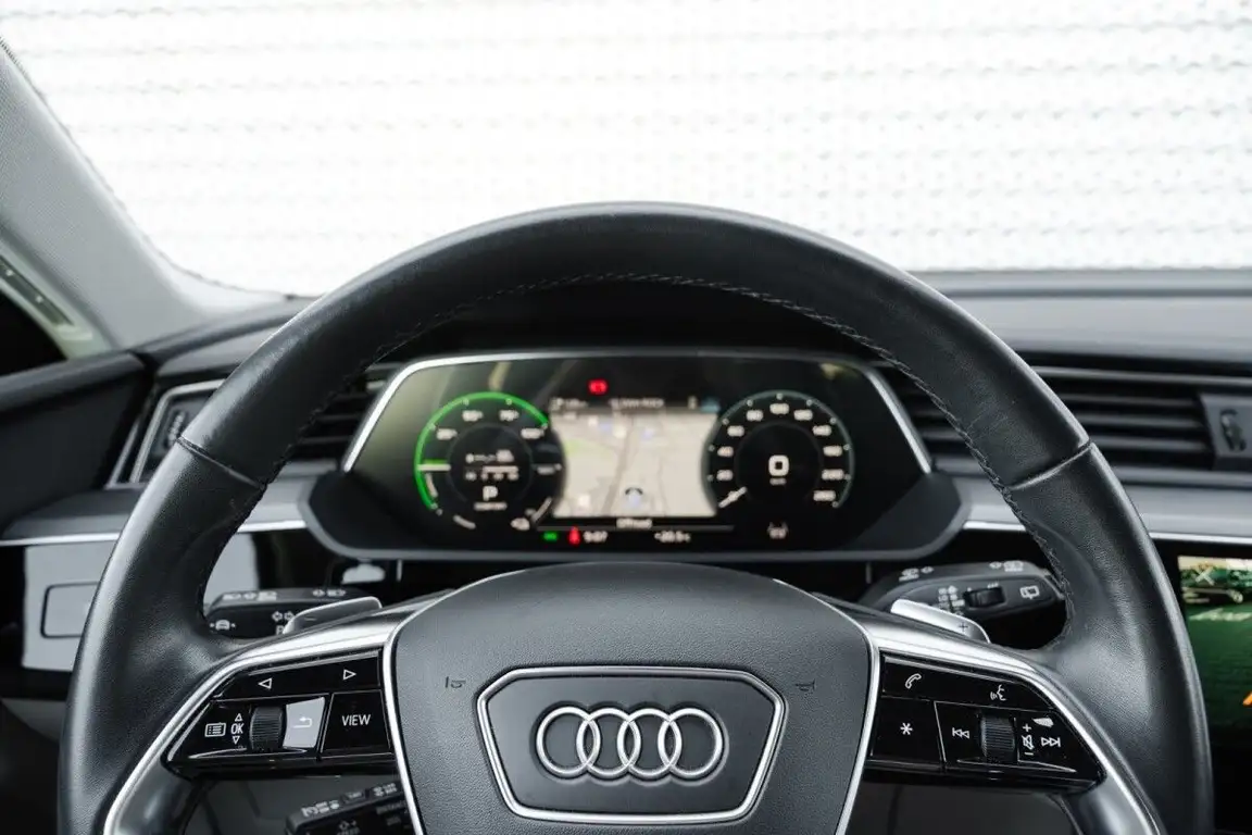AUDI E-TRON