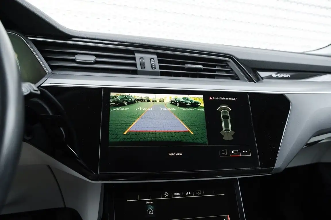 AUDI E-TRON