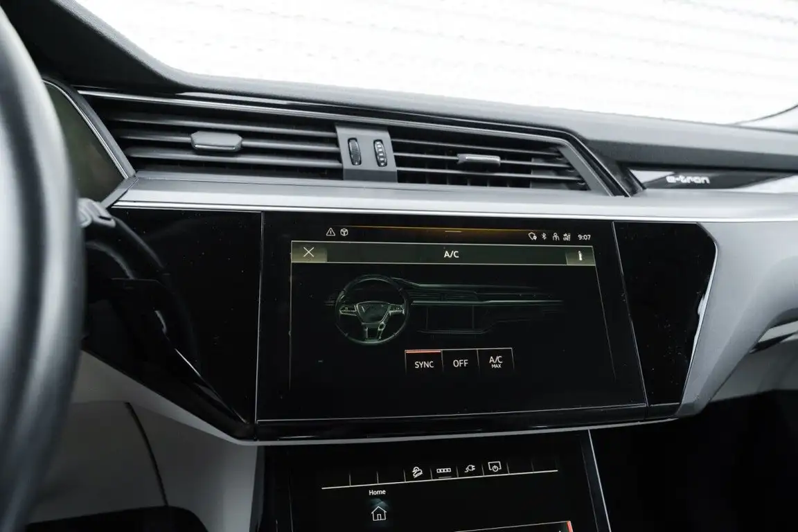 AUDI E-TRON