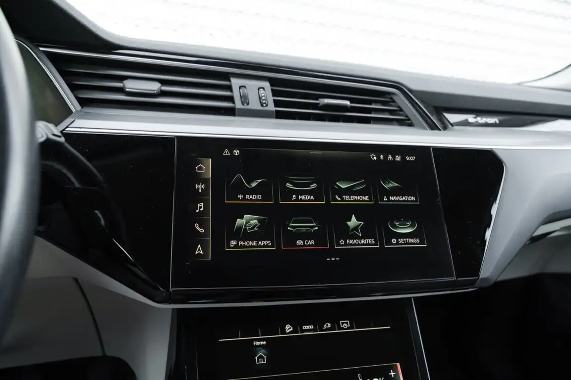 AUDI E-TRON