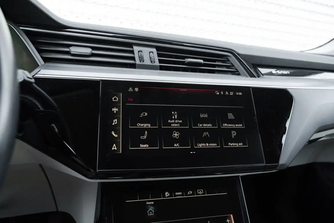 AUDI E-TRON