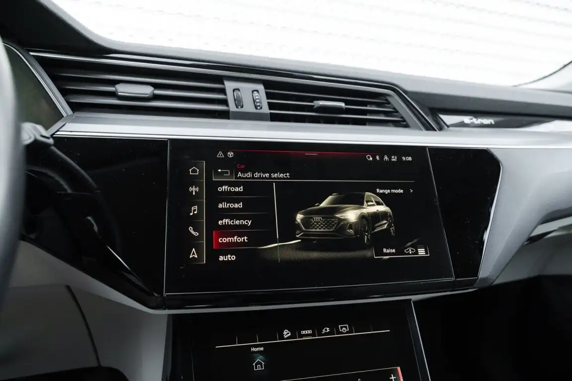 AUDI E-TRON