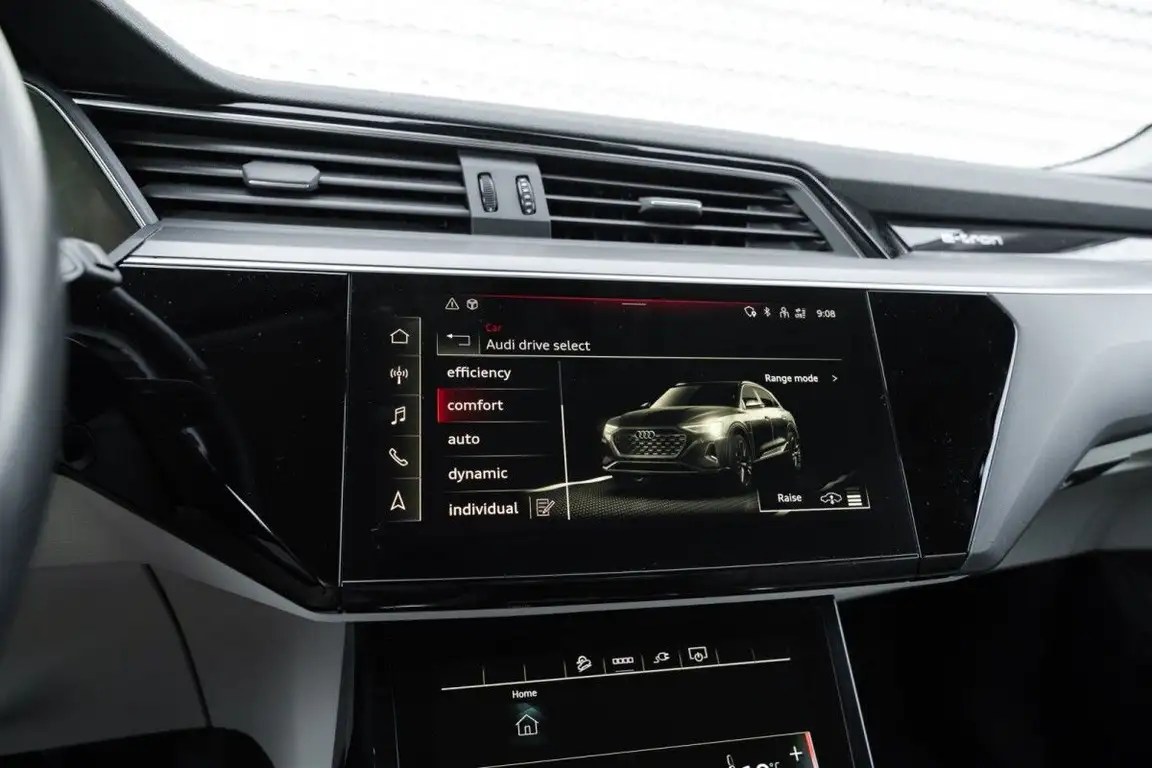 AUDI E-TRON
