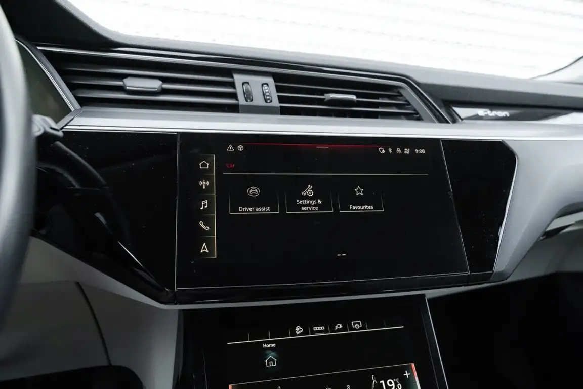 AUDI E-TRON
