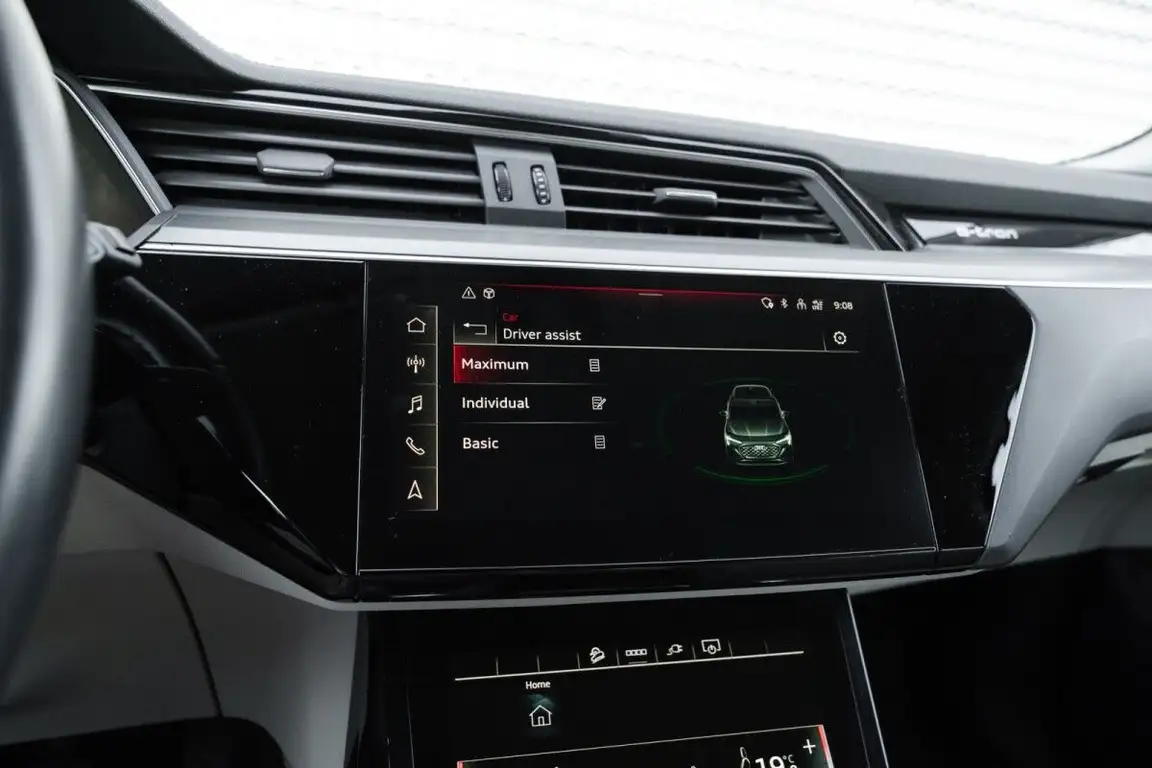 AUDI E-TRON