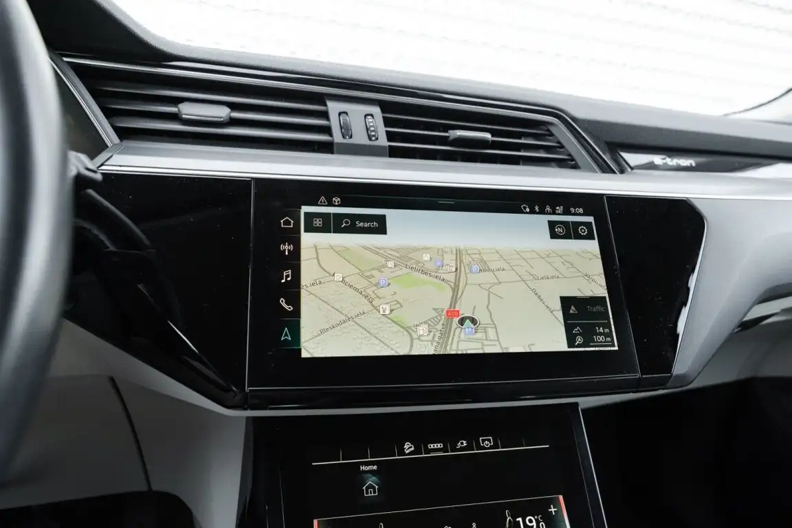 AUDI E-TRON