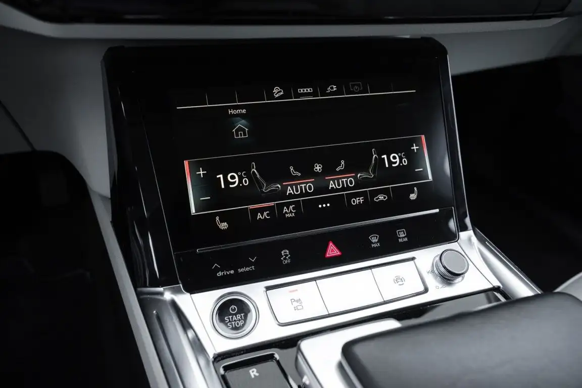 AUDI E-TRON
