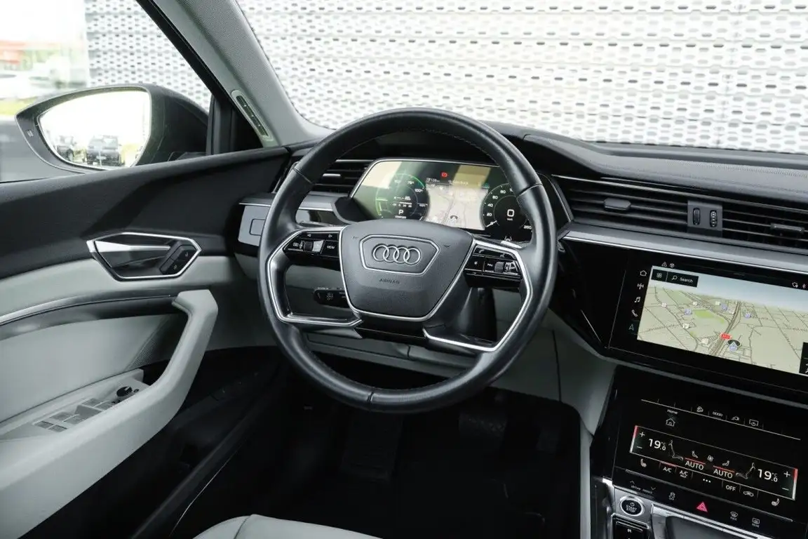 AUDI E-TRON
