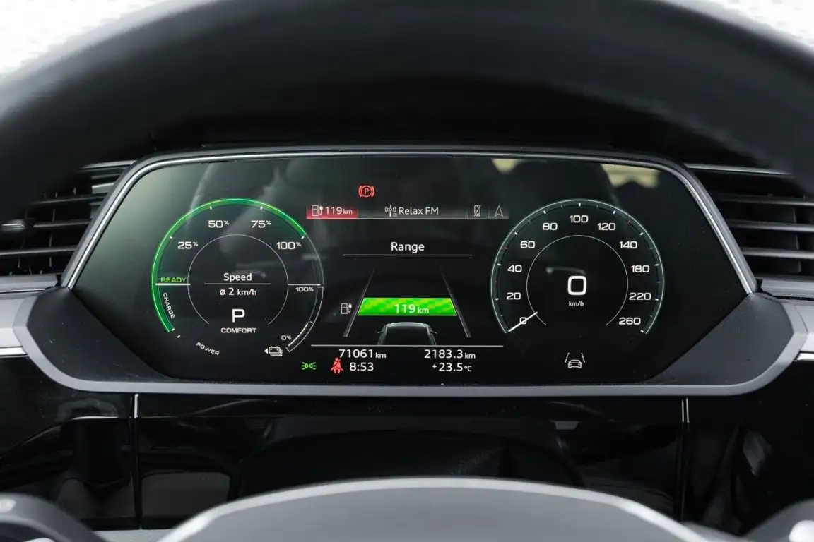 AUDI E-TRON