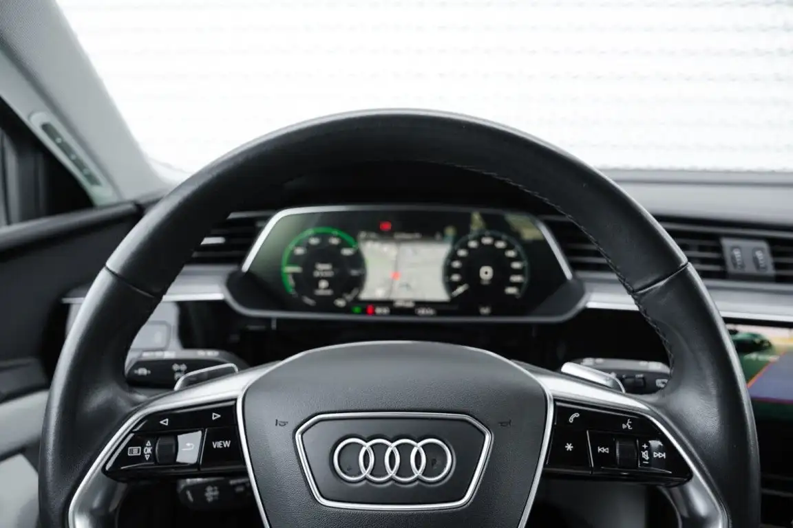 AUDI E-TRON