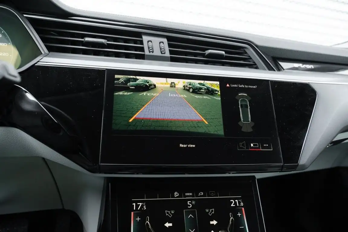 AUDI E-TRON