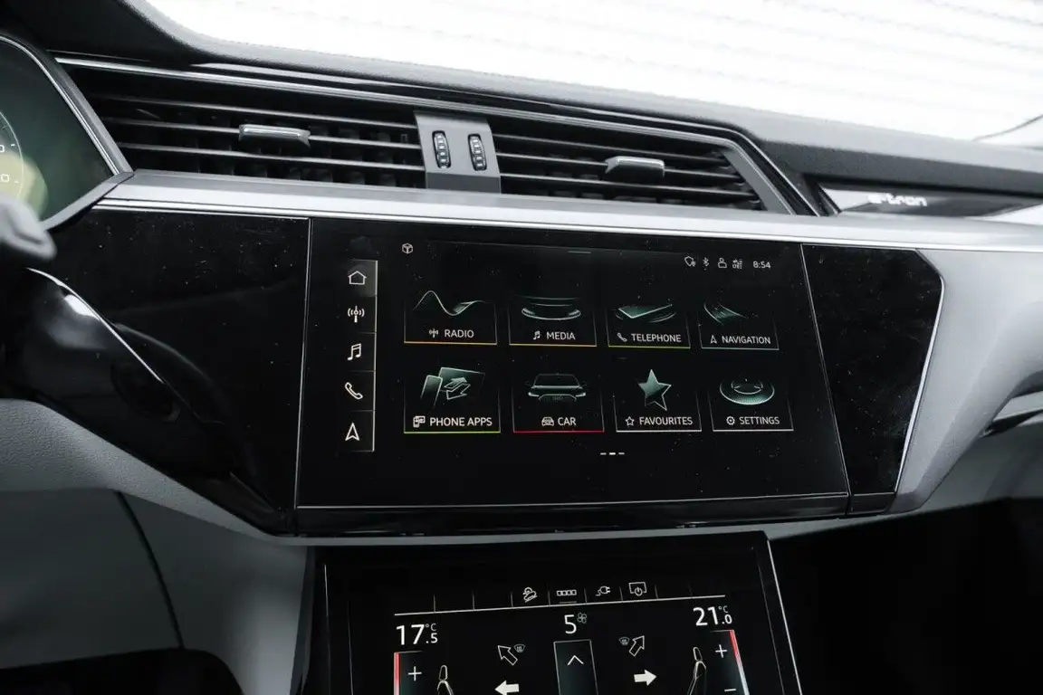 AUDI E-TRON
