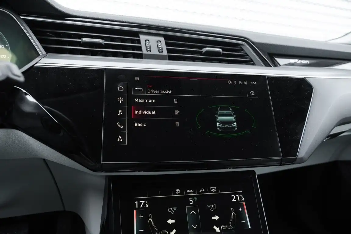 AUDI E-TRON