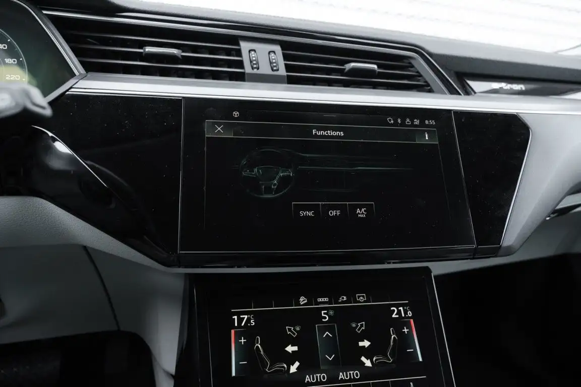 AUDI E-TRON