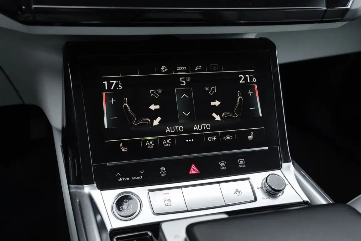 AUDI E-TRON