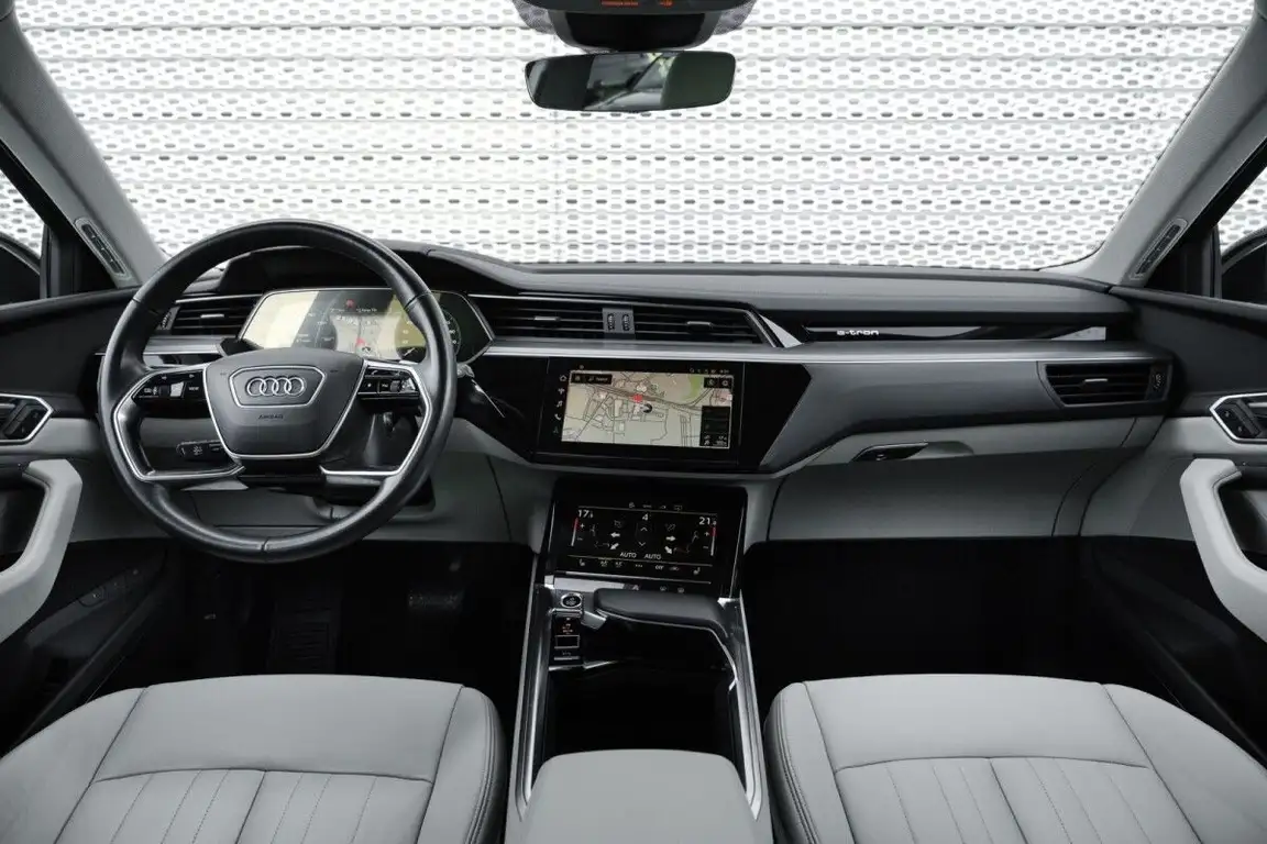 AUDI E-TRON