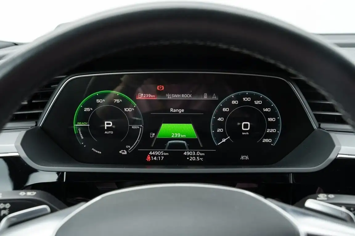 AUDI E-TRON