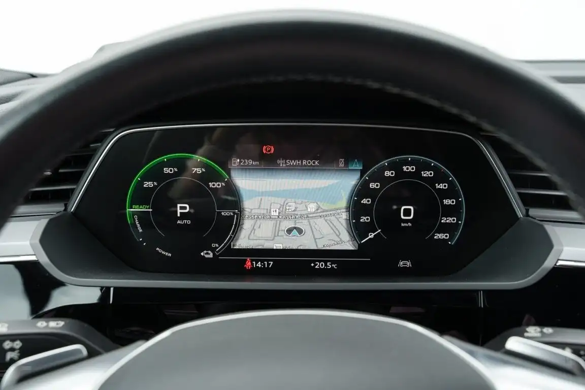 AUDI E-TRON
