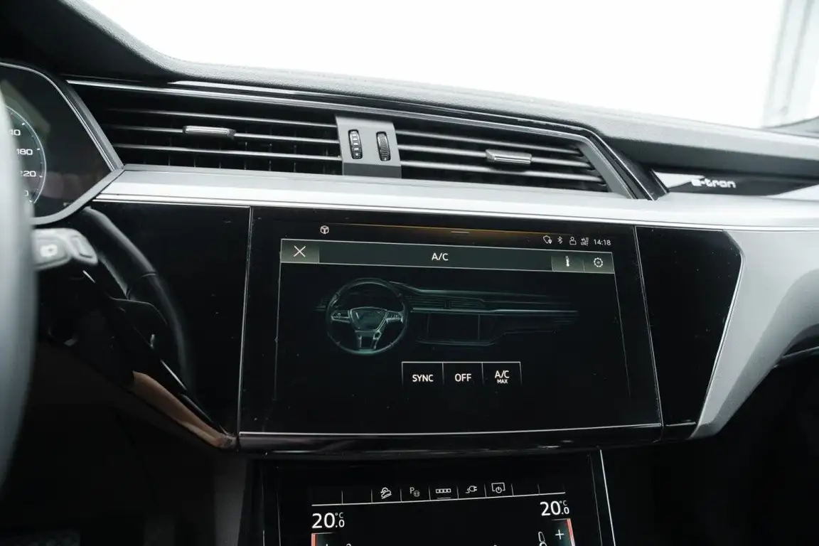 AUDI E-TRON