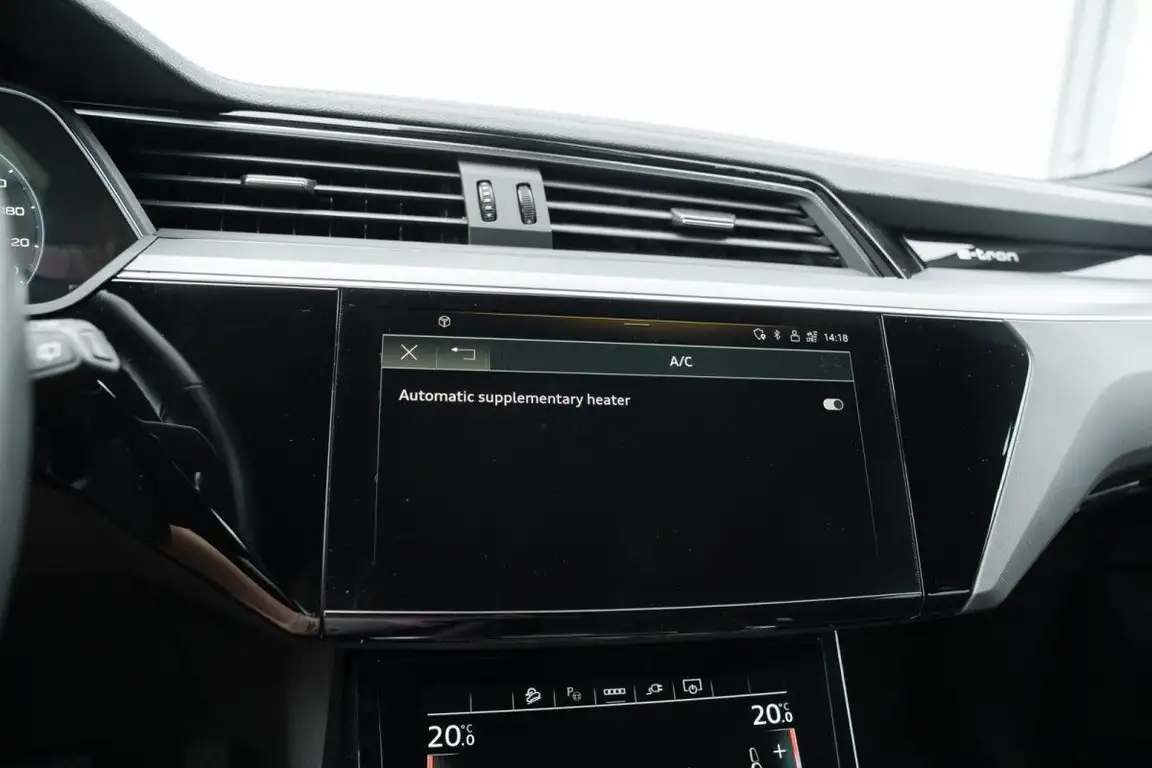 AUDI E-TRON
