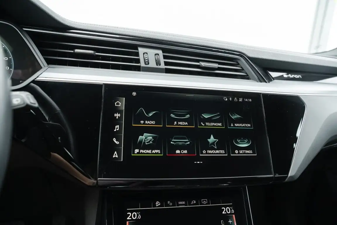 AUDI E-TRON