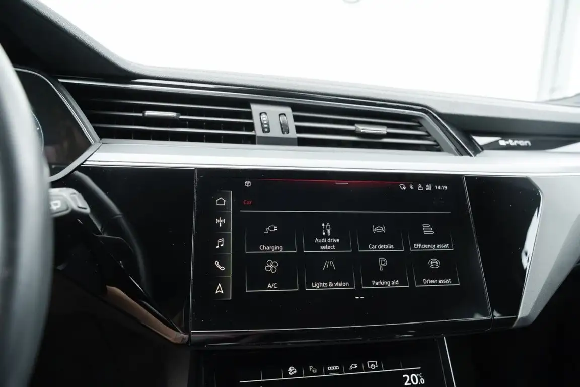 AUDI E-TRON