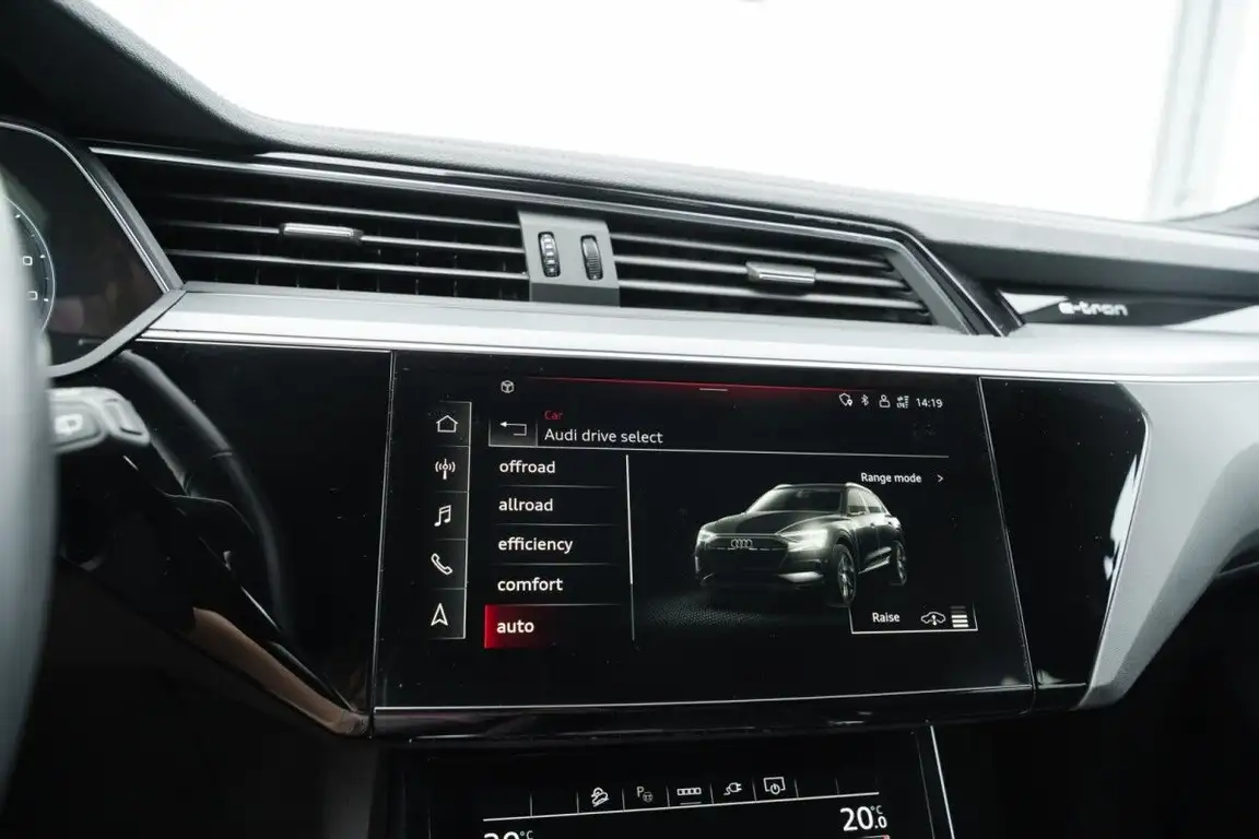 AUDI E-TRON