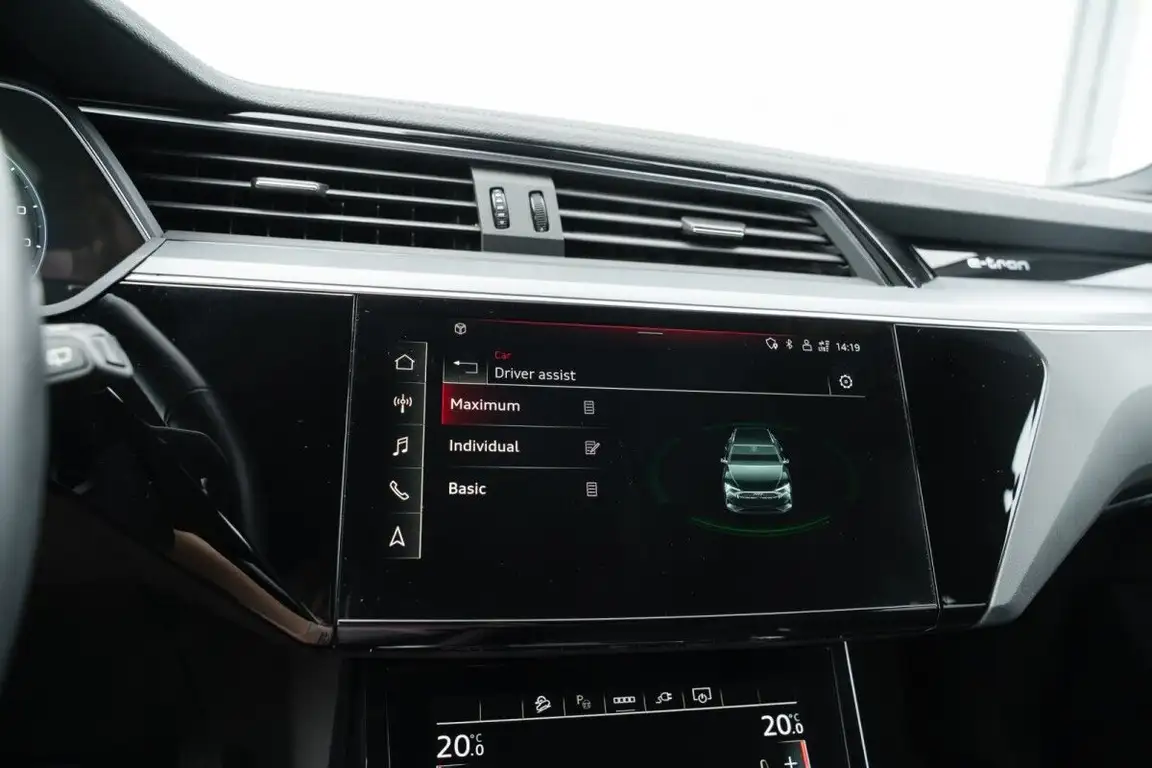 AUDI E-TRON