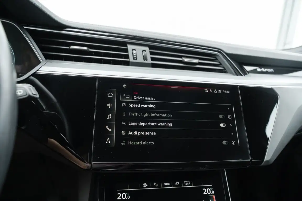 AUDI E-TRON