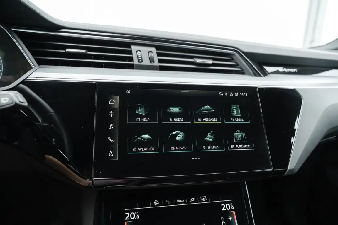 AUDI E-TRON