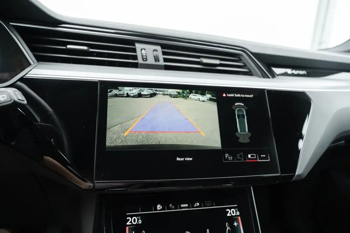 AUDI E-TRON