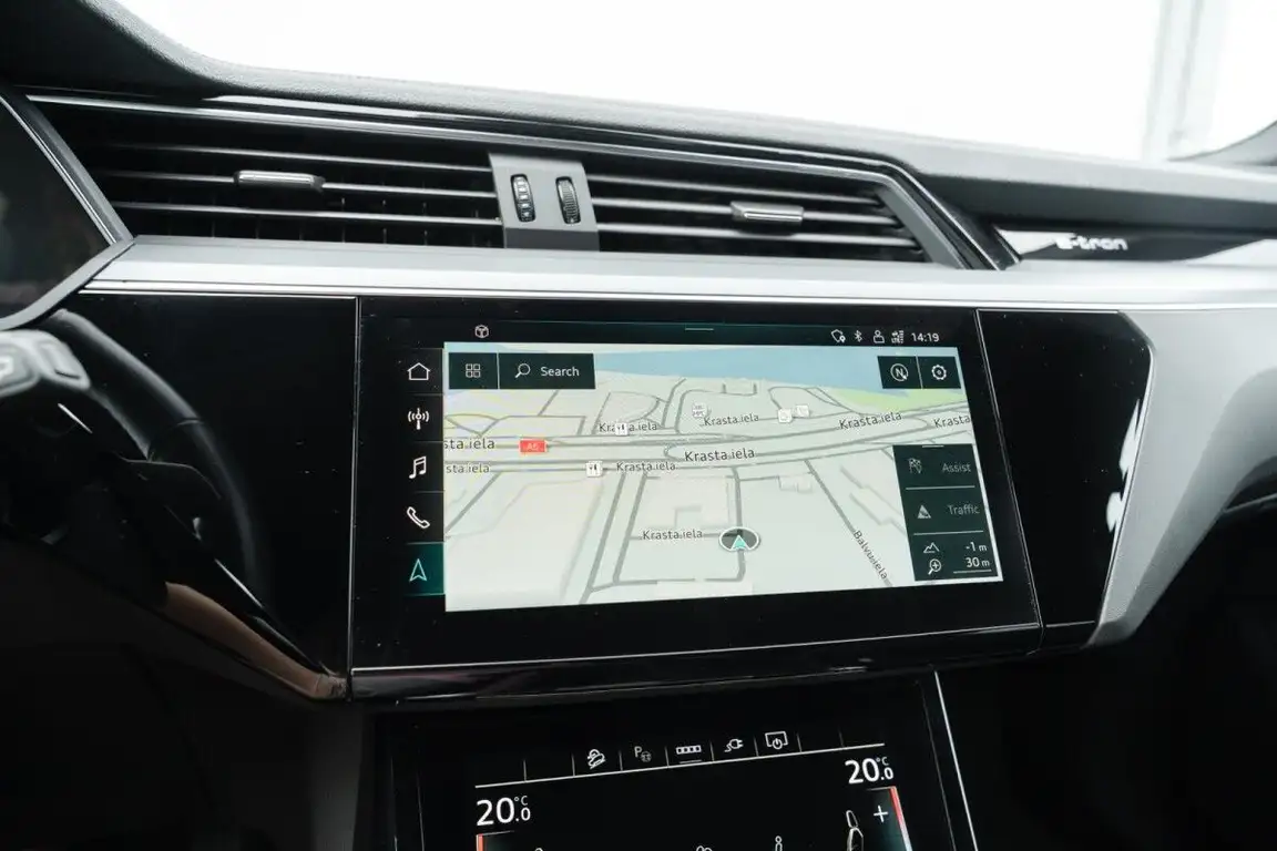 AUDI E-TRON