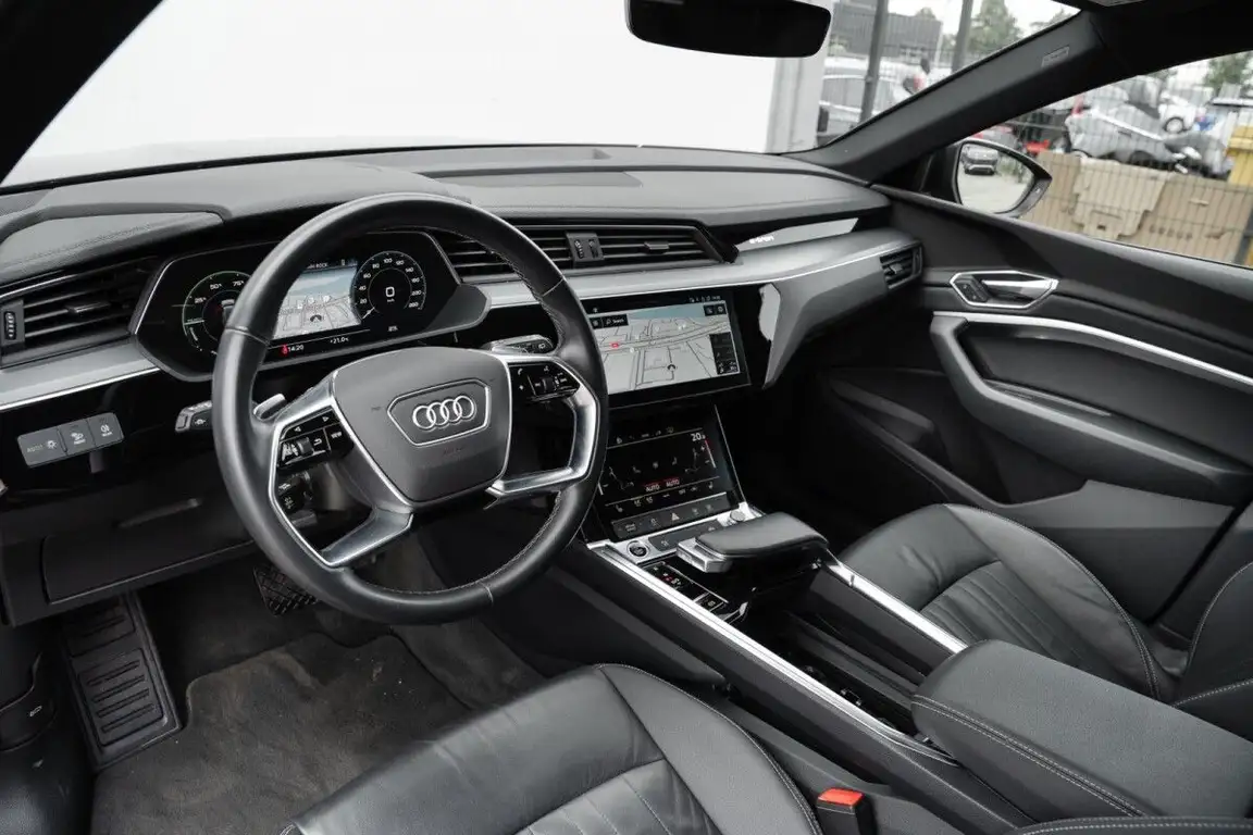AUDI E-TRON