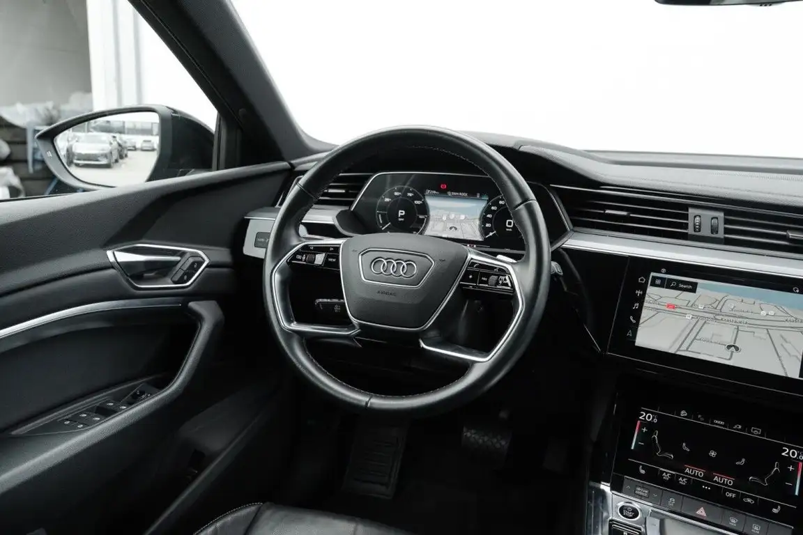 AUDI E-TRON