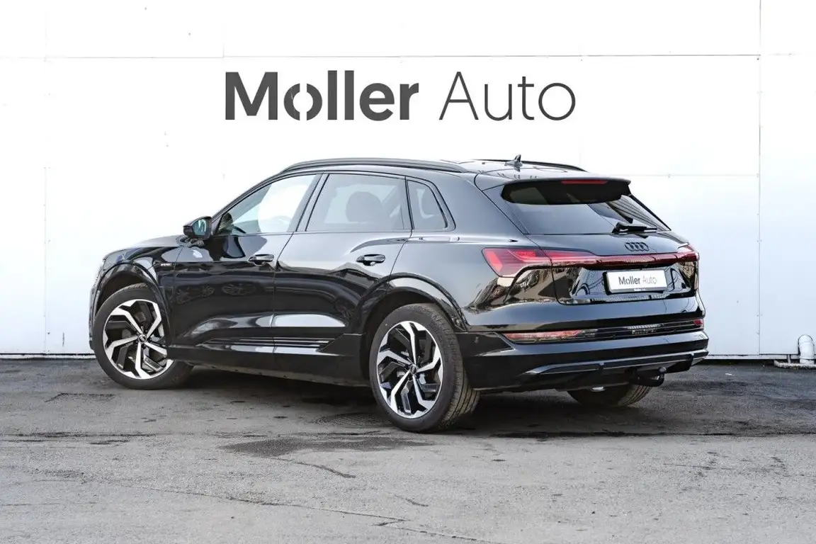 AUDI E-TRON