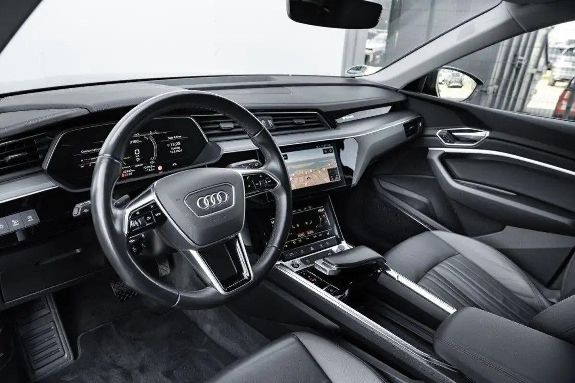 AUDI E-TRON