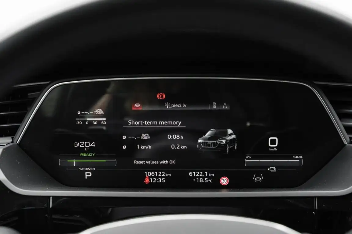AUDI E-TRON