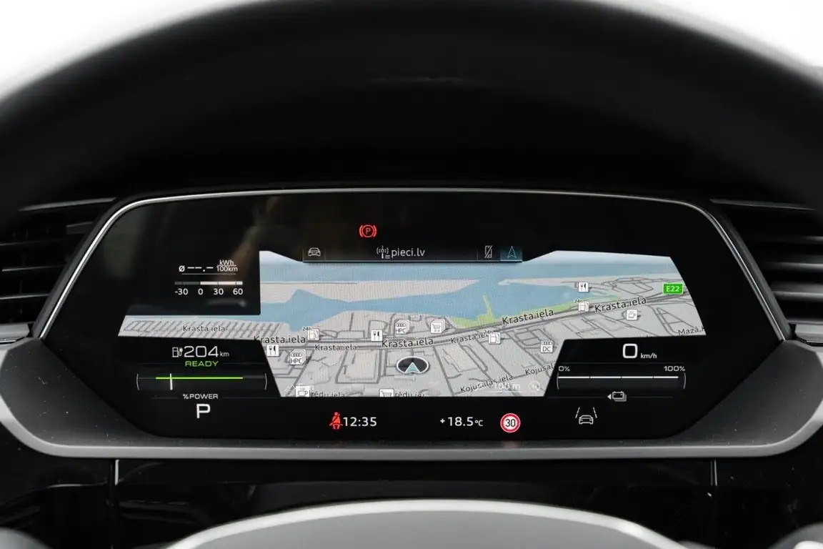 AUDI E-TRON