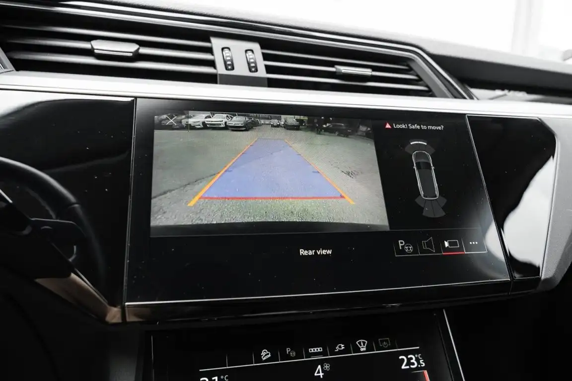 AUDI E-TRON