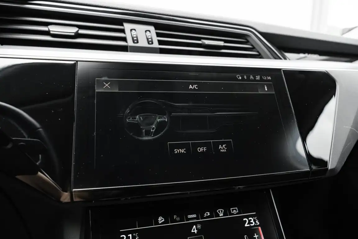 AUDI E-TRON